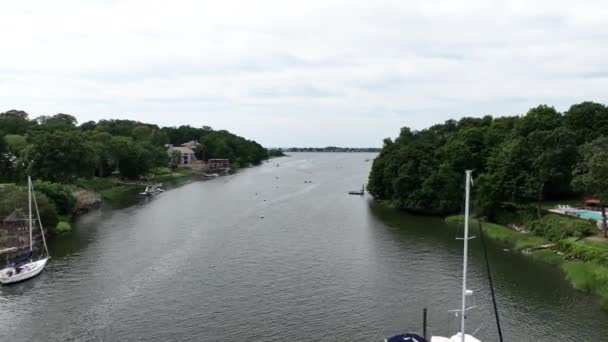 Vzdušný Výhled Řeku Saugatuck Westportu Connecticutu Oblačného Dne Drone Camera — Stock video