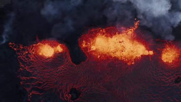 Горячая Раскаленная Лава Извергающаяся Земной Мантии Действующий Вулкан Трещина — стоковое видео
