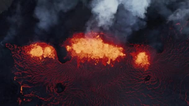 Vista Arriba Hacia Abajo Del Volcán Fisura Activa Con Lava — Vídeos de Stock