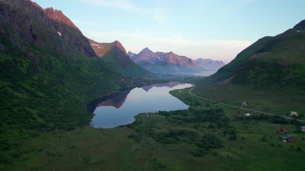 Gece Yarısı Güneş Sezonu Boyunca Storvatnet Lofoten Adası Ndaki Yüksek — Stok video