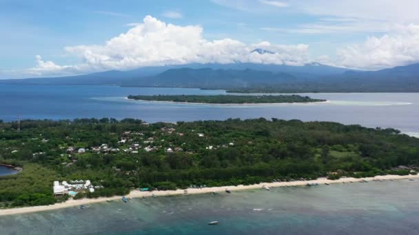 Tropikal Güneşli Bir Günde Arka Planda Lombok Adası Ile Geniş — Stok video