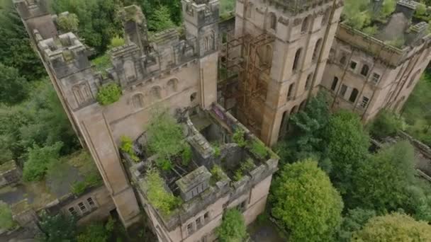 Aufsteigende Kippende Luftaufnahme Des Lennox Castle Hospital — Stockvideo