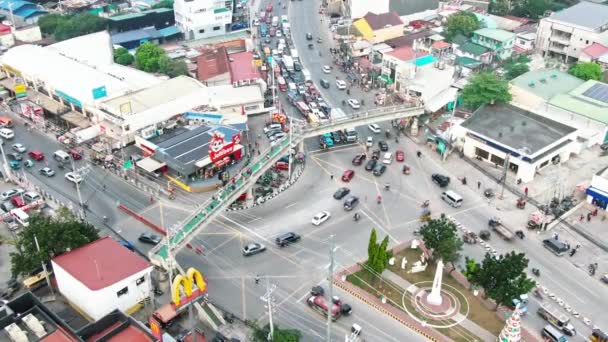 Bonita Vista Carretera Intersección Tráfico Puente Peatonal Largo Por Encima — Vídeos de Stock