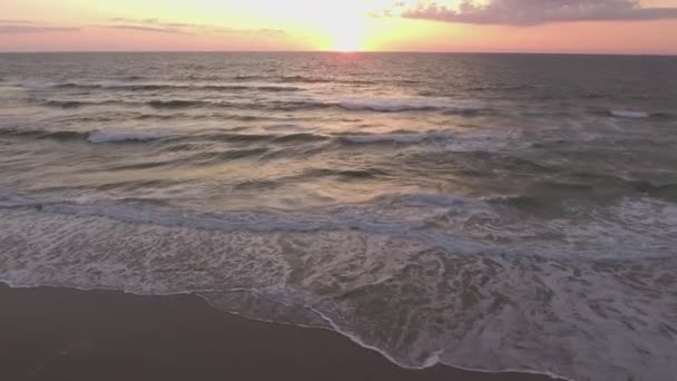 Dron Záběr Slunce Západu Nebo Stoupání Atlantském Oceánu Vlnami Zřícení — Stock video
