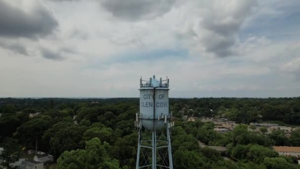 Vzdušný Výhled Předměstskou Čtvrť Long Islandu Zelenými Stromy Starou Vodárenskou — Stock video