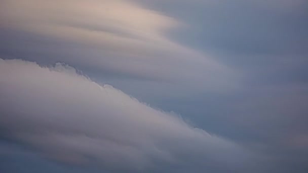 Timelapse Skott Moln Som Rör Sig Över Den Blå Himlen — Stockvideo