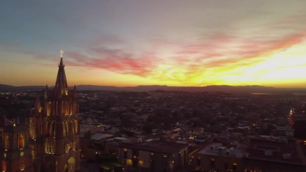 Atardecer Intenso Detrás Parroquia San Miguel — Vídeos de Stock