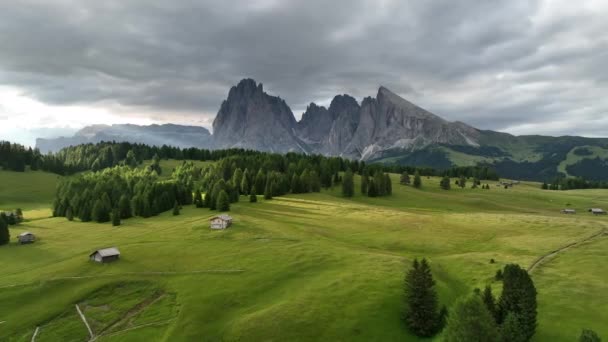 Increíble Vista Sobre Pico Dolomitas Con Una Ruta Senderismo Que — Vídeos de Stock