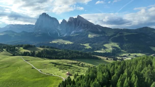 Increíble Vista Sobre Pico Dolomitas Con Una Ruta Senderismo Que — Vídeos de Stock