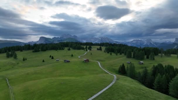 Úžasný Výhled Vrchol Dolomit Turistickou Stezkou Vedoucí Horám Východ Slunce — Stock video