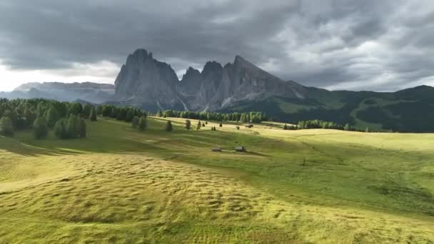 Vue Imprenable Sur Sommet Des Dolomites Avec Sentier Randonnée Menant — Video