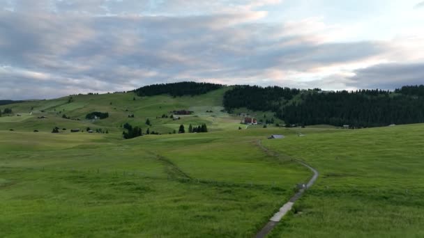 Increíble Vista Sobre Pico Dolomitas Con Una Ruta Senderismo Que — Vídeos de Stock