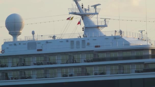 Crucero Blanco Grande Seven Seas Splendor Que Llega Puerto Liepaja — Vídeos de Stock