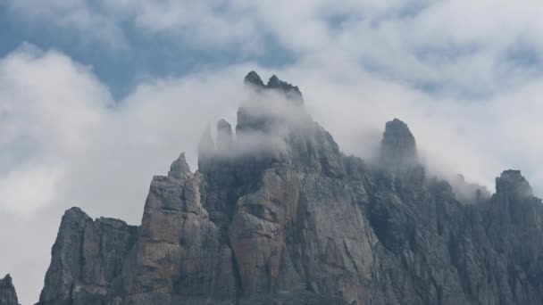 Cordillera Afilada Rocosa Los Alpes Suizos Nubes Movimiento Pasan Por — Vídeos de Stock