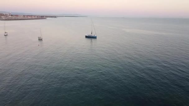 Günbatımı Teknesine Yaklaşıyoruz Porto Cavalli Yakınlarında Hava Görüntüsü Alıyoruz Castiglioncello — Stok video