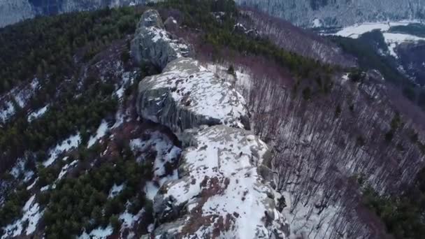 Belintash Bulgarien Från Ovan Och Kamera Går Upp Avslöjar Bergen — Stockvideo