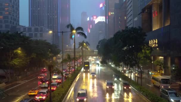 Tráfico Hora Punta Gloucester Road Hong Kong Durante Tormenta Lluvia — Vídeos de Stock