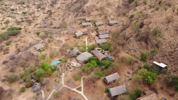 Krásné Letecké Drone Záběr Sangaiwe Stented Lodge Bazénem Národním Parku — Stock video