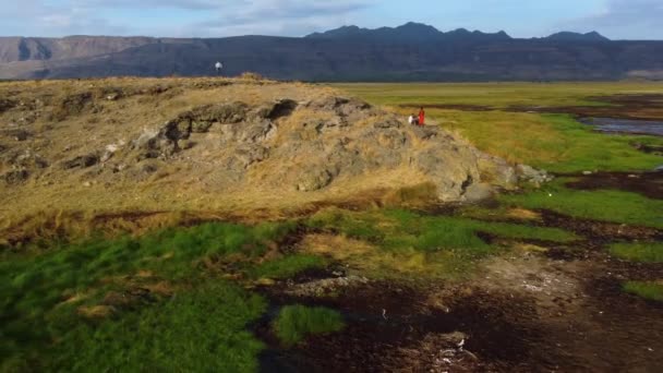 Eine Schöne Drohnenaufnahme Der Wunderschönen Landschaft Des Natron Sees Tansania — Stockvideo