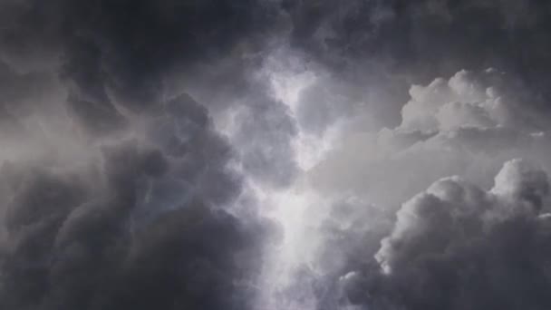 Burza Która Wybuchła Ciemnych Chmurach Cumulonimbus — Wideo stockowe