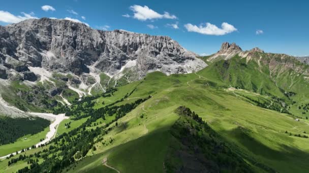 Csodálatos Kilátás Dolomitok Csúcs Egy Túraútvonal Vezet Hegyekbe Napkelte Drón — Stock videók