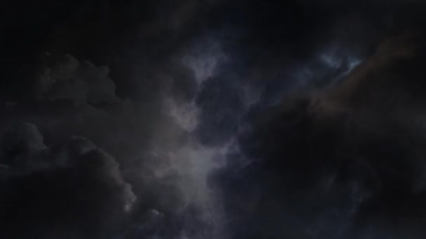Burza Wystąpiła Ciemnych Chmurach Cumulonimbus Ciemnym Niebie — Wideo stockowe