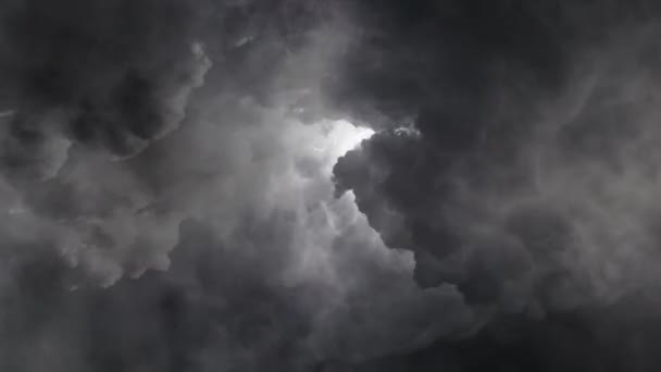 Trovoada Nuvens Escuras Grossas Com Raio — Vídeo de Stock