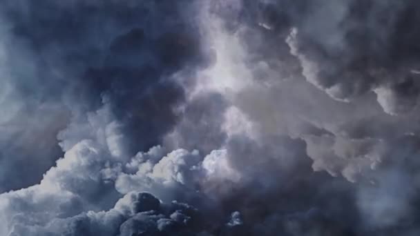 暗い雲の中で4Kの接近雷雨 — ストック動画