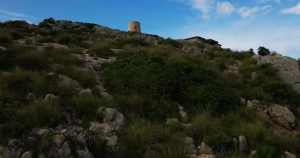 Watchtower Mallorca Lento Pedestal Hasta Dramática Revelación Aérea Atalaya Albercutx — Vídeos de Stock