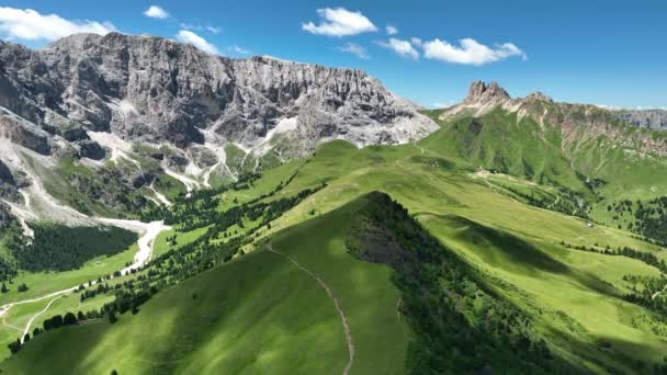 Splendida Vista Sulla Vetta Dolomitica Con Sentiero Escursionistico Che Conduce — Video Stock