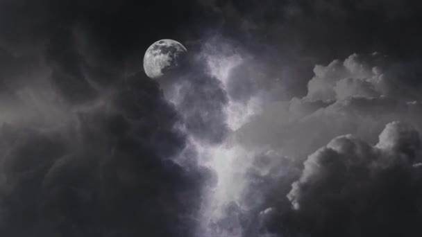 Pohled Měsíc Noci Tmavými Mraky Tmavé Obloze — Stock video