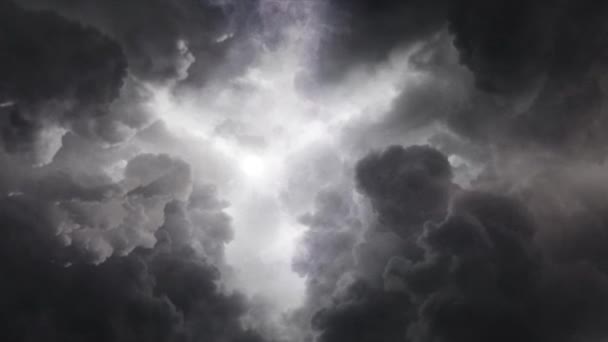 Słońce Świeci Grubymi Szarymi Chmurami Cumulonimbusa — Wideo stockowe