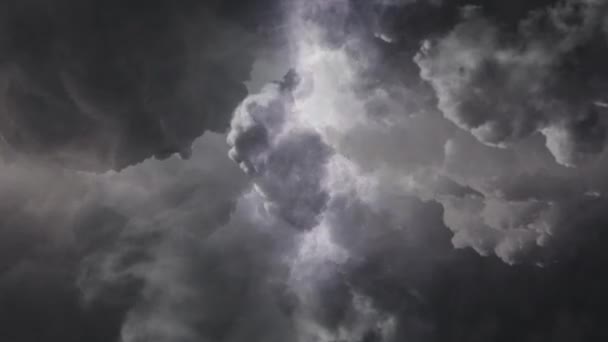 Vista Entrando Uma Tempestade Nas Nuvens Cumulonimbus Que Movem Através — Vídeo de Stock