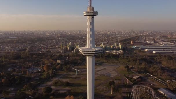 Eine Dynamische Luftaufnahme Des Torre Espacial Aussichtsturms Der Villa Soldati — Stockvideo