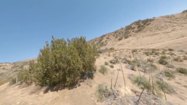 Fpv Imagens Perseguição Alta Velocidade Motocross Motocicleta Virando Colina Abaixo — Vídeo de Stock