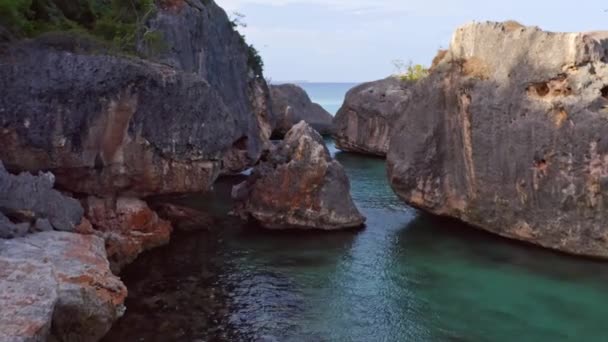 Aerial Approaching Shot Giant Boulders Clear Caribbean Sea Water Bahia — Stock Video
