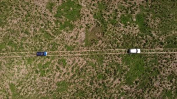 Overhead Shot Dari 4X4 Kendaraan Melewati Rute Road — Stok Video