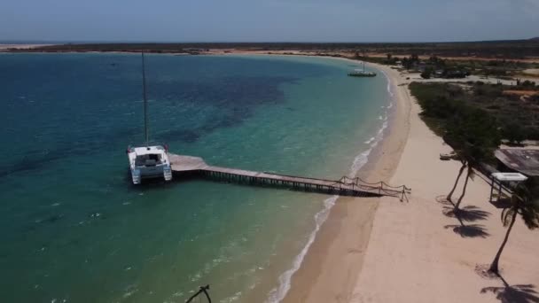 Foto Aerea Una Spiaggia Situata Margarita Chiamata Cubagua Con Molo — Video Stock