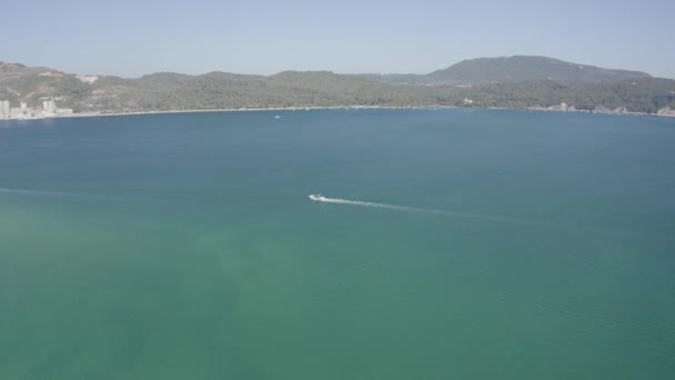 Tájkép Tagus Folyó Torkolatáról Nagyítsd Motorcsónakot Sivatagi Strand Troia Setubal — Stock videók