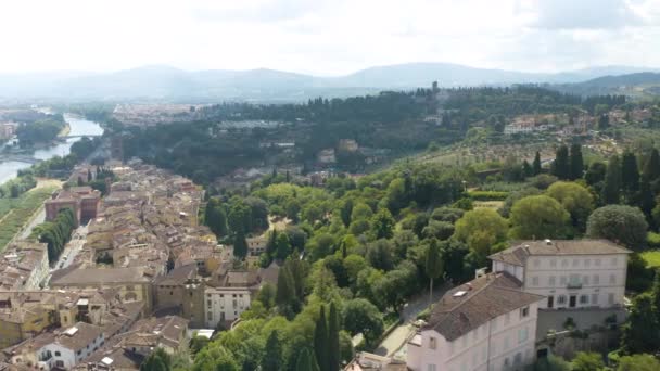 イタリア フィレンツェのサンニコロ地区のシネマティックな空撮 — ストック動画
