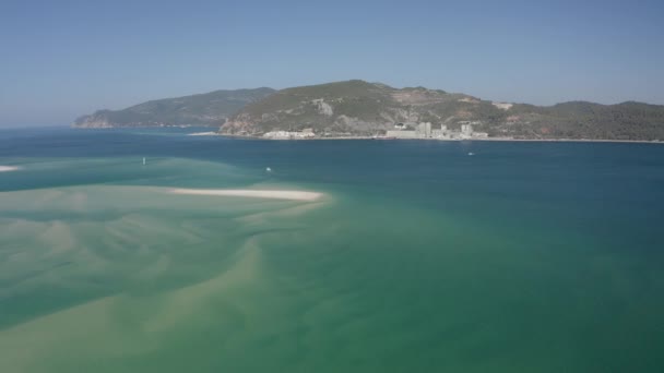 Luchtfoto Met Turquoise Oceaan Troia Island Tijdens Zonnige Dag Portugal — Stockvideo