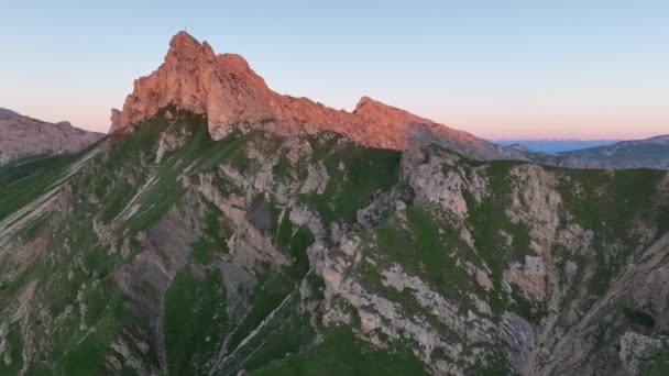 Napkelte Dolomitok Hegyeiben Köd Köd Borítja Csúcsokat Hegyekbe Vezető Túraút — Stock videók