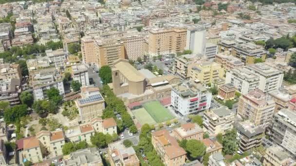 Drone Flying Away Densely Populated Neighborhood Rome Italy Pase Arriba — Vídeos de Stock