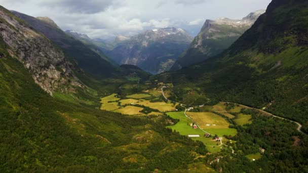 Pola Wiejskie Przyroda Dolinie Górskiej Lato Norwegii Widok Powietrza — Wideo stockowe