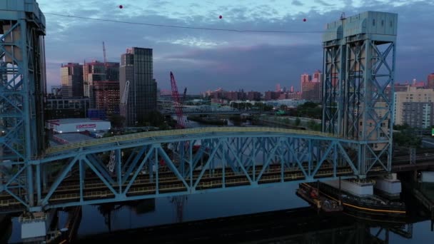 Lång Långsam Gryning Blå Timme Panorering Skott Park Avenue Bridge — Stockvideo