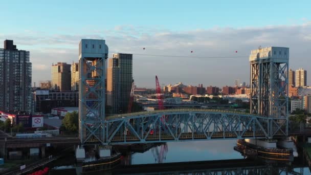 Manhattan Ile Bronx Arasında Harlem Nehri Geçen Park Avenue Köprüsü — Stok video