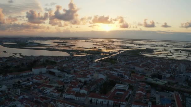 Повітряний Вид Видом Місто Авейру Солоні Квартири Сонячний Вечір Португалії — стокове відео