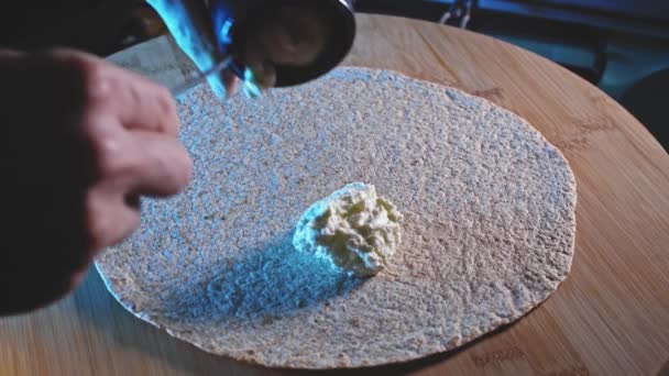 Hacer Hamburguesa Pavo Molida Baja Carbohidratos Con Envoltura Tortilla Integral — Vídeo de stock
