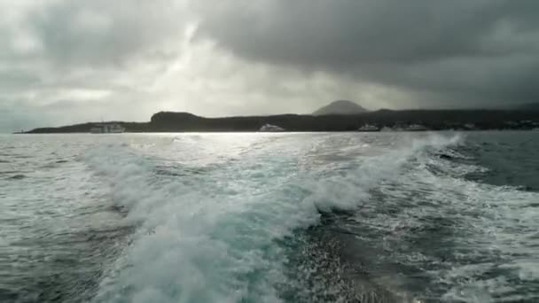 Boat Wake Waves Viagem Para Punta Suarez Nas Galápagos Movimento — Vídeo de Stock