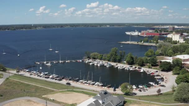 Muskegon Puerto Deportivo Michigan Con Vídeo Drones Moviéndose Hacia Adelante — Vídeos de Stock